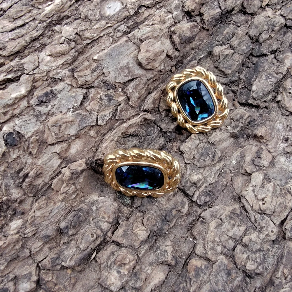 🐦🦢S.A.L Earrings🦢💎Swarovaki🧊Crystal🫐 - Picture 8 of 9